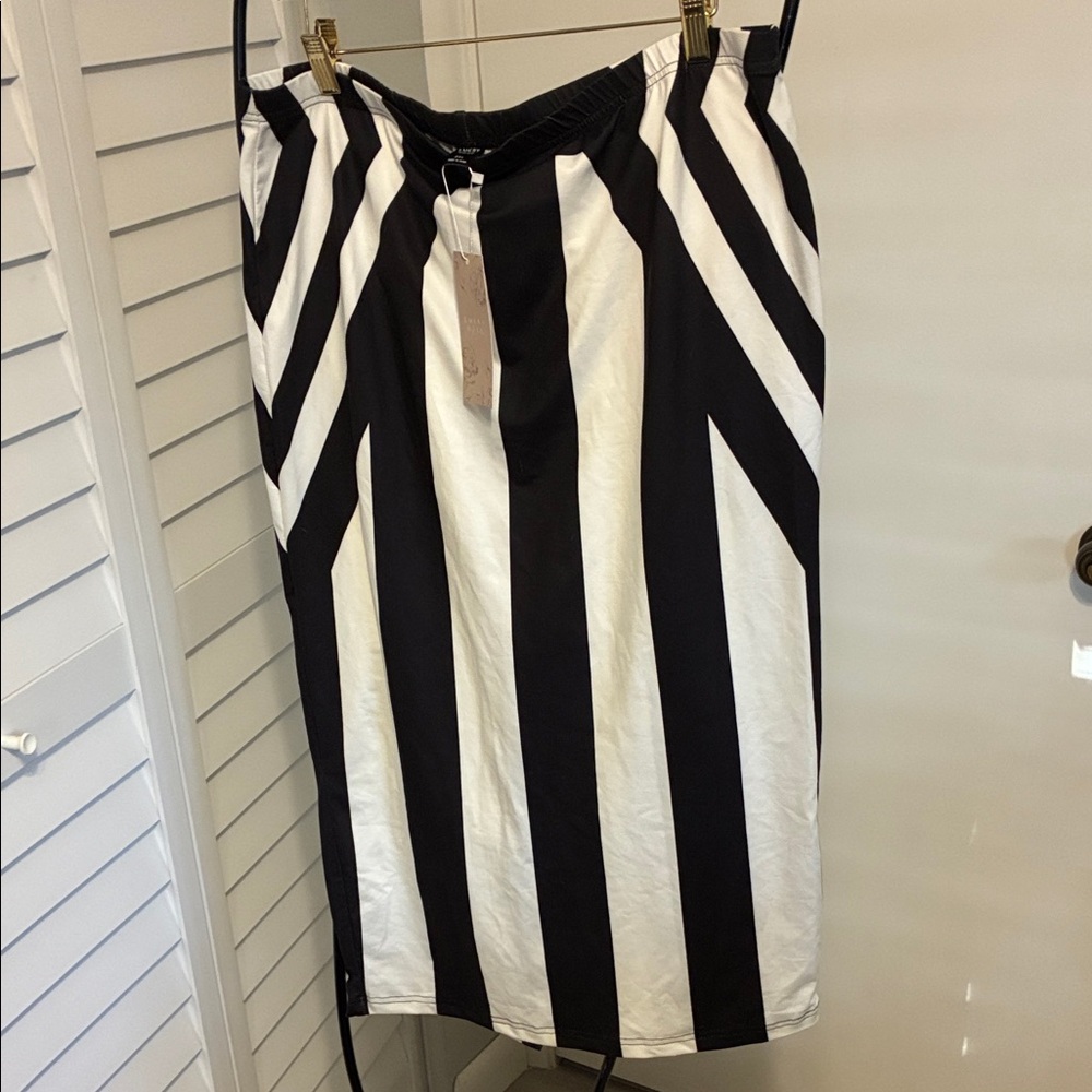 Chic Striped Black and White Pencil Skirt